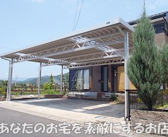 敷地に合わせた折板カーポート　『あなたのお宅を素敵にするお店』　エレント　パークスワイド